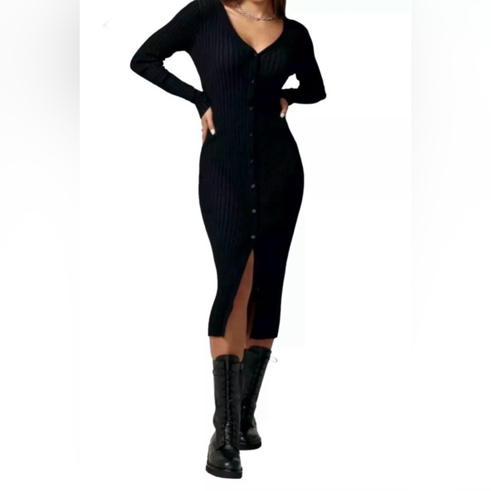 Lita NWOT Ribbed Button-Front Midi Dress in Black